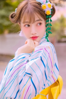 两人一上一下打扑克的视频